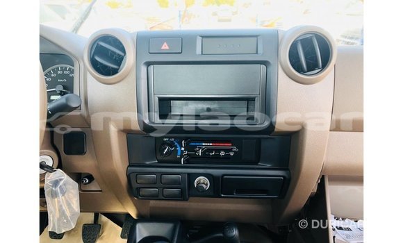 Buy Import Toyota Land Cruiser Beige Car in Import - Dubai in Attapeu Province Buy Import Toyota Land Cruiser Beige Car in Import - Dubai in Attapeu Province