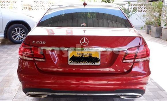 Buy Used Mercedes-Benz E-klasse Red Car in Vientiane in Vientiane Province Buy Used Mercedes-Benz E-klasse Red Car in Vientiane in Vientiane Province