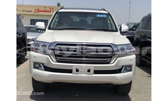 Acheter Import Voiture Toyota Land Cruiser Blanc à Import - Dubai, Attapeu Province Acheter Import Voiture Toyota Land Cruiser Blanc à Import - Dubai, Attapeu Province