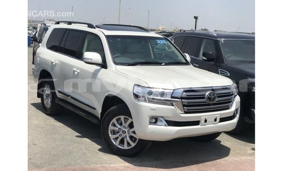 Acheter Import Voiture Toyota Land Cruiser Blanc à Import - Dubai, Attapeu Province Acheter Import Voiture Toyota Land Cruiser Blanc à Import - Dubai, Attapeu Province