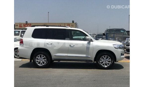 Acheter Import Voiture Toyota Land Cruiser Blanc à Import - Dubai, Attapeu Province Acheter Import Voiture Toyota Land Cruiser Blanc à Import - Dubai, Attapeu Province