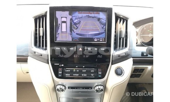 Acheter Import Voiture Toyota Land Cruiser Blanc à Import - Dubai, Attapeu Province Acheter Import Voiture Toyota Land Cruiser Blanc à Import - Dubai, Attapeu Province