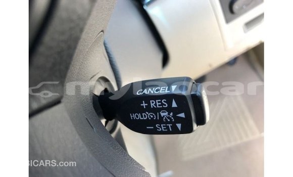 Acheter Import Voiture Toyota Land Cruiser Blanc à Import - Dubai, Attapeu Province Acheter Import Voiture Toyota Land Cruiser Blanc à Import - Dubai, Attapeu Province