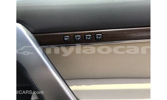 Acheter Import Voiture Toyota Land Cruiser Blanc à Import - Dubai, Attapeu Province Acheter Import Voiture Toyota Land Cruiser Blanc à Import - Dubai, Attapeu Province