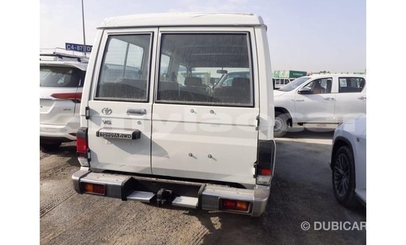 Buy Import Toyota Land Cruiser White Car in Import - Dubai in Attapeu Province Buy Import Toyota Land Cruiser White Car in Import - Dubai in Attapeu Province