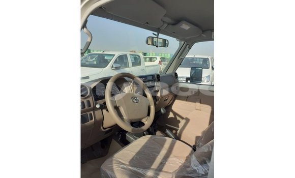 Buy Import Toyota Land Cruiser White Car in Import - Dubai in Attapeu Province Buy Import Toyota Land Cruiser White Car in Import - Dubai in Attapeu Province