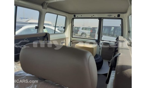 Buy Import Toyota Land Cruiser White Car in Import - Dubai in Attapeu Province Buy Import Toyota Land Cruiser White Car in Import - Dubai in Attapeu Province