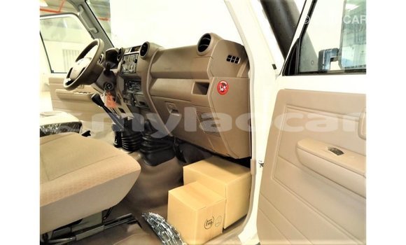 Buy Import Toyota Land Cruiser White Car in Import - Dubai in Attapeu Province Buy Import Toyota Land Cruiser White Car in Import - Dubai in Attapeu Province