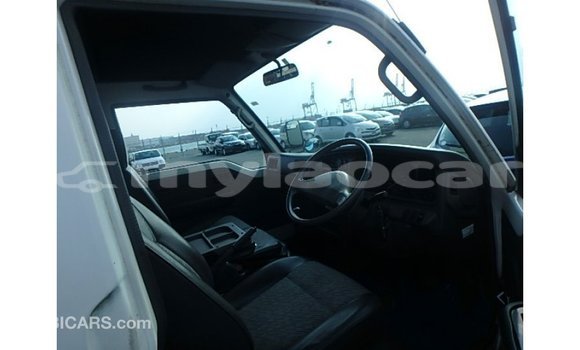 Buy Import Nissan Caravan White Car in Import - Dubai in Attapeu Province Buy Import Nissan Caravan White Car in Import - Dubai in Attapeu Province