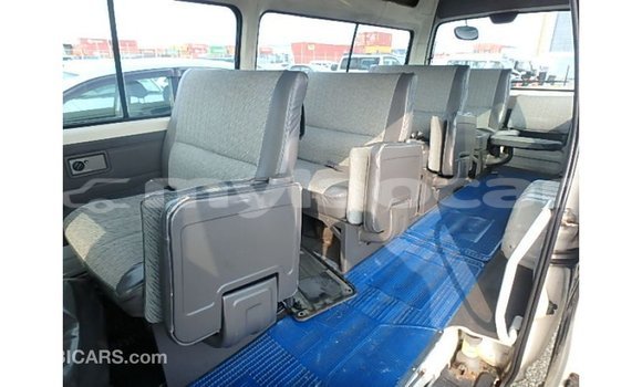 Buy Import Nissan Caravan White Car in Import - Dubai in Attapeu Province Buy Import Nissan Caravan White Car in Import - Dubai in Attapeu Province