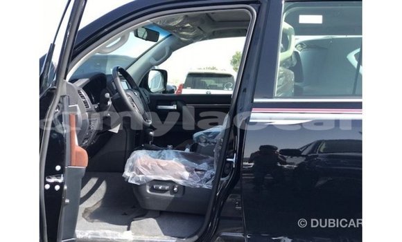 Acheter Import Voiture Toyota Land Cruiser Noir à Import - Dubai, Attapeu Province Acheter Import Voiture Toyota Land Cruiser Noir à Import - Dubai, Attapeu Province