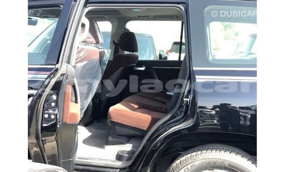 Acheter Import Voiture Toyota Land Cruiser Noir à Import - Dubai, Attapeu Province Acheter Import Voiture Toyota Land Cruiser Noir à Import - Dubai, Attapeu Province