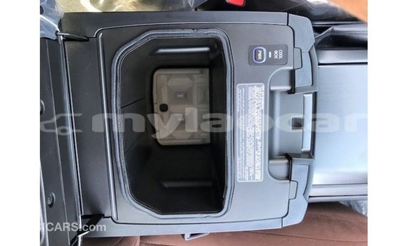 Acheter Import Voiture Toyota Land Cruiser Noir à Import - Dubai, Attapeu Province Acheter Import Voiture Toyota Land Cruiser Noir à Import - Dubai, Attapeu Province
