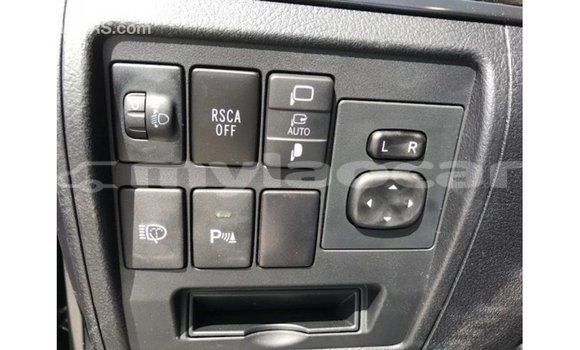 Acheter Import Voiture Toyota Land Cruiser Noir à Import - Dubai, Attapeu Province Acheter Import Voiture Toyota Land Cruiser Noir à Import - Dubai, Attapeu Province