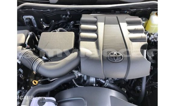 Acheter Import Voiture Toyota Land Cruiser Noir à Import - Dubai, Attapeu Province Acheter Import Voiture Toyota Land Cruiser Noir à Import - Dubai, Attapeu Province