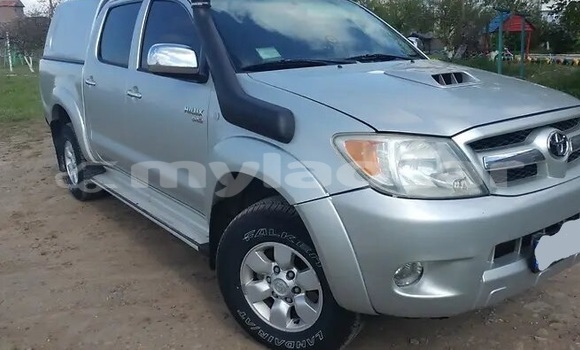 Buy Used Toyota Hilux Silver Car in Ban Houayxay in Bokeo Province