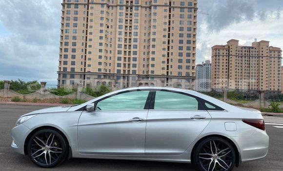 Buy Used Hyundai Sonata White Car in Vientiane in Vientiane Province Buy Used Hyundai Sonata White Car in Vientiane in Vientiane Province