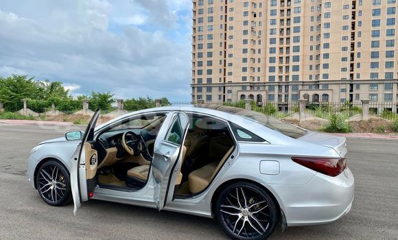 Buy Used Hyundai Sonata White Car in Vientiane in Vientiane Province Buy Used Hyundai Sonata White Car in Vientiane in Vientiane Province