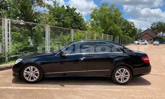 ຊື້ ໃຊ້ແລ້ວ Mercedes-Benz E–Class Black ລົດ ໃນ Vientiane ໃນ Vientiane Province