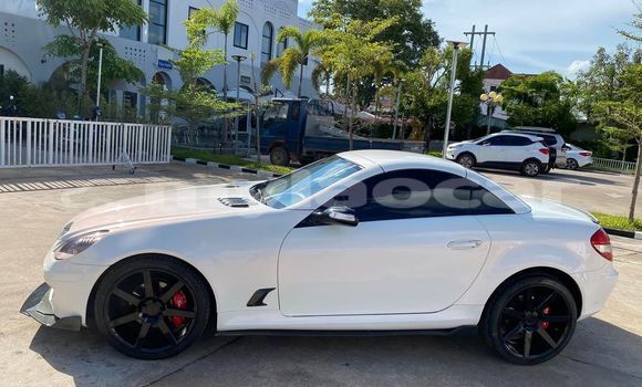 ຊື້ ໃຊ້ແລ້ວ Mercedes-Benz SLK–Class White ລົດ ໃນ Vientiane ໃນ Vientiane Province