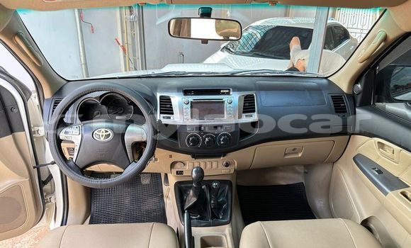 ຊື້ ໃຊ້ແລ້ວ Toyota Hilux White ລົດ ໃນ Vientiane ໃນ Vientiane Province ຊື້ ໃຊ້ແລ້ວ Toyota Hilux White ລົດ ໃນ Vientiane ໃນ Vientiane Province