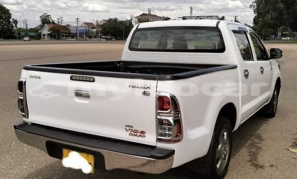 ຊື້ ໃຊ້ແລ້ວ Toyota Hilux White ລົດ ໃນ Vientiane ໃນ Vientiane Province ຊື້ ໃຊ້ແລ້ວ Toyota Hilux White ລົດ ໃນ Vientiane ໃນ Vientiane Province