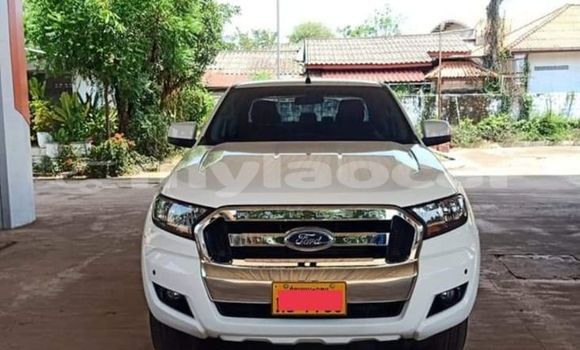 ຊື້ ໃຊ້ແລ້ວ Toyota Hilux White ລົດ ໃນ Vientiane ໃນ Vientiane Province ຊື້ ໃຊ້ແລ້ວ Toyota Hilux White ລົດ ໃນ Vientiane ໃນ Vientiane Province