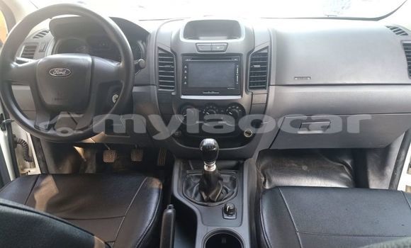 ຊື້ ໃຊ້ແລ້ວ Toyota Hilux White ລົດ ໃນ Vientiane ໃນ Vientiane Province ຊື້ ໃຊ້ແລ້ວ Toyota Hilux White ລົດ ໃນ Vientiane ໃນ Vientiane Province