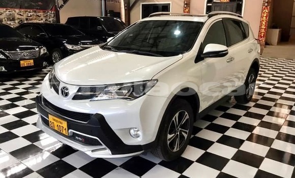 Buy Used Toyota Altezza White Car in Vientiane in Vientiane Province Buy Used Toyota Altezza White Car in Vientiane in Vientiane Province