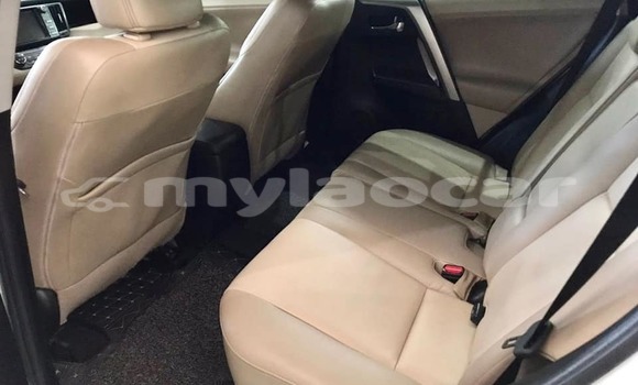 Buy Used Toyota Altezza White Car in Vientiane in Vientiane Province Buy Used Toyota Altezza White Car in Vientiane in Vientiane Province