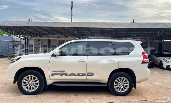 Buy Used Toyota Prado White Car in Vientiane in Vientiane Province Buy Used Toyota Prado White Car in Vientiane in Vientiane Province