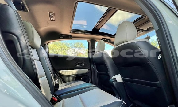 Buy Used Honda CR-X White Car in Vientiane in Vientiane Province Buy Used Honda CR-X White Car in Vientiane in Vientiane Province