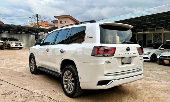 Buy Used Toyota Land Cruiser White Car in Vientiane in Vientiane Province Buy Used Toyota Land Cruiser White Car in Vientiane in Vientiane Province