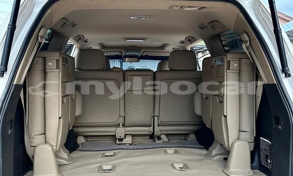 Buy Used Toyota Land Cruiser White Car in Vientiane in Vientiane Province Buy Used Toyota Land Cruiser White Car in Vientiane in Vientiane Province