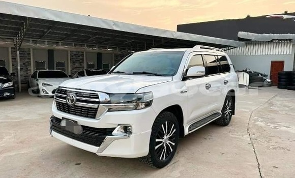 Buy Used Toyota Land Cruiser White Car in Vientiane in Vientiane Province Buy Used Toyota Land Cruiser White Car in Vientiane in Vientiane Province