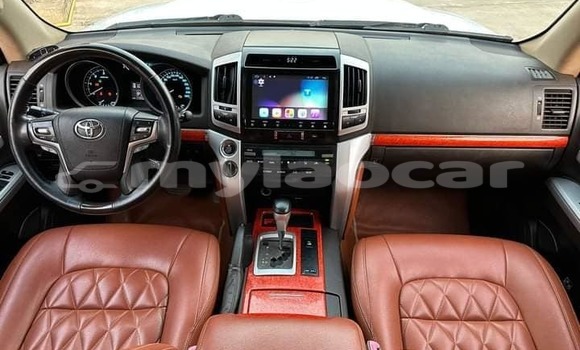 Buy Used Toyota Land Cruiser White Car in Vientiane in Vientiane Province Buy Used Toyota Land Cruiser White Car in Vientiane in Vientiane Province