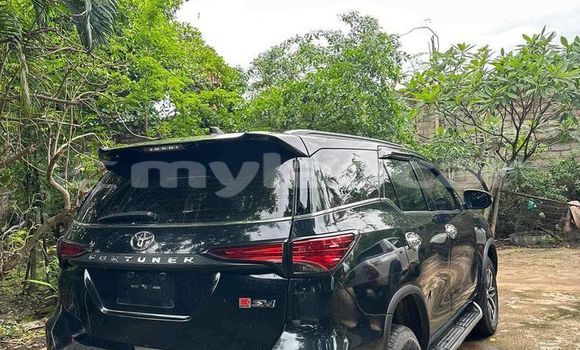 Buy Used Toyota Fortuner Black Car in Vientiane in Vientiane Province Buy Used Toyota Fortuner Black Car in Vientiane in Vientiane Province