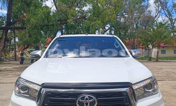 Buy Used Toyota Hilux White Car in Vientiane in Vientiane Province Buy Used Toyota Hilux White Car in Vientiane in Vientiane Province