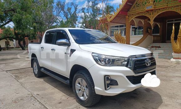 Buy Used Toyota Hilux White Car in Vientiane in Vientiane Province Buy Used Toyota Hilux White Car in Vientiane in Vientiane Province
