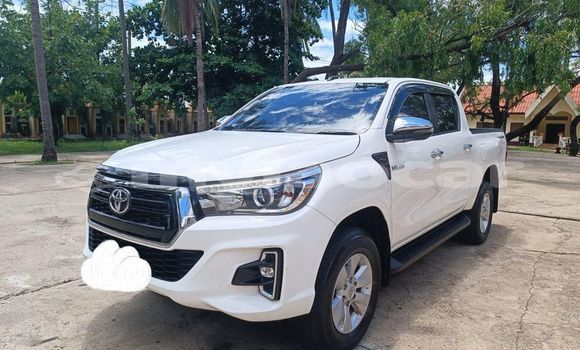Buy Used Toyota Hilux White Car in Vientiane in Vientiane Province Buy Used Toyota Hilux White Car in Vientiane in Vientiane Province