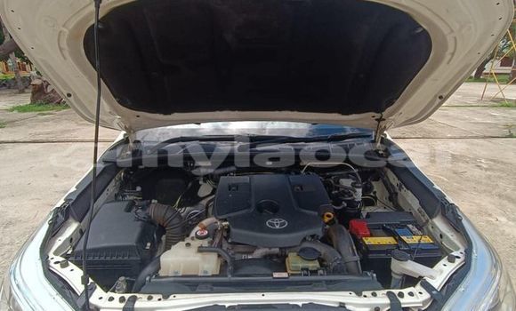 Buy Used Toyota Hilux White Car in Vientiane in Vientiane Province Buy Used Toyota Hilux White Car in Vientiane in Vientiane Province