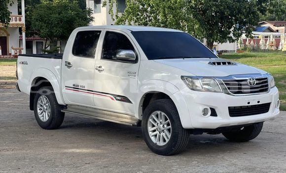 Buy Used Toyota Hilux White Car in Vientiane in Vientiane Province Buy Used Toyota Hilux White Car in Vientiane in Vientiane Province