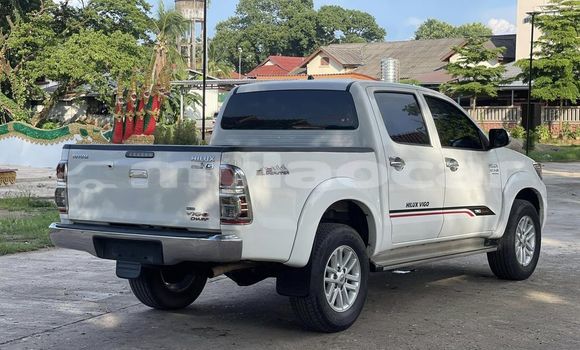 Buy Used Toyota Hilux White Car in Vientiane in Vientiane Province Buy Used Toyota Hilux White Car in Vientiane in Vientiane Province