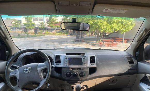 Buy Used Toyota Hilux White Car in Vientiane in Vientiane Province Buy Used Toyota Hilux White Car in Vientiane in Vientiane Province