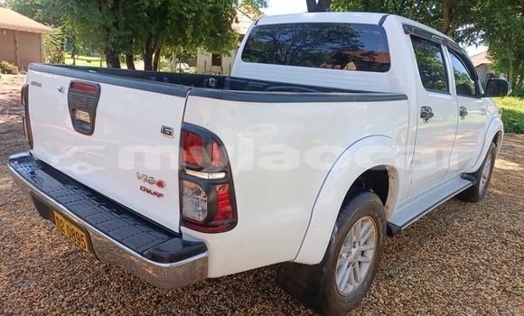 Buy Used Toyota Hilux White Car in Vientiane in Vientiane Province Buy Used Toyota Hilux White Car in Vientiane in Vientiane Province