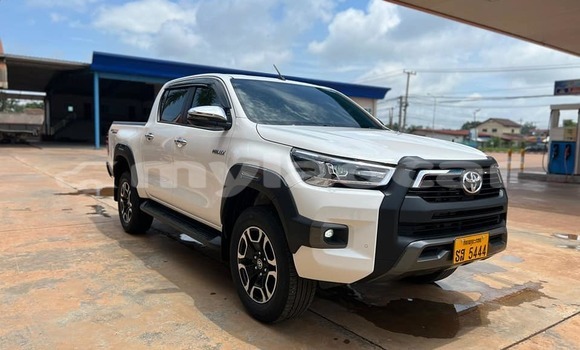 Buy Used Toyota Hilux White Car in Vientiane in Vientiane Province Buy Used Toyota Hilux White Car in Vientiane in Vientiane Province