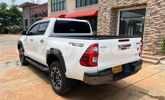 Buy Used Toyota Hilux White Car in Vientiane in Vientiane Province Buy Used Toyota Hilux White Car in Vientiane in Vientiane Province