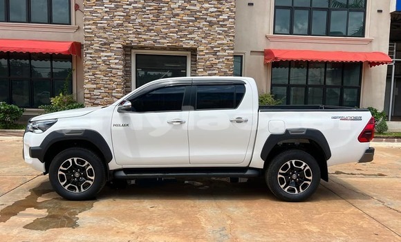 Buy Used Toyota Hilux White Car in Vientiane in Vientiane Province Buy Used Toyota Hilux White Car in Vientiane in Vientiane Province