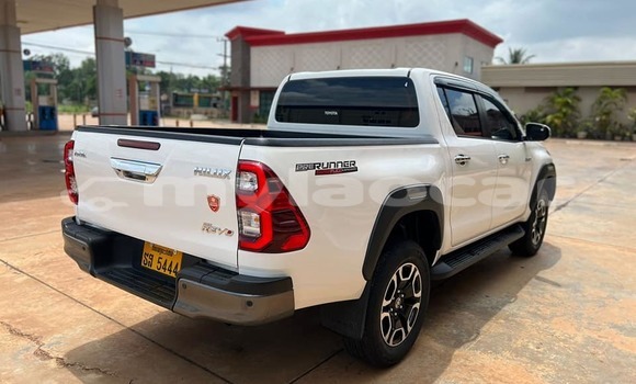 Buy Used Toyota Hilux White Car in Vientiane in Vientiane Province Buy Used Toyota Hilux White Car in Vientiane in Vientiane Province