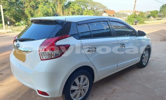 Buy Used Toyota Avensis White Car in Vientiane in Vientiane Province Buy Used Toyota Avensis White Car in Vientiane in Vientiane Province